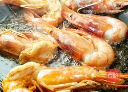 Illustration of how to make tiger shrimp in tomato sauce 3