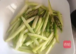 Asparagus, Shrimp and Scrambled Eggs Recipe Illustration 4