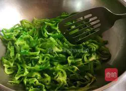 Illustration of how to make refreshing fried belly with spicy pepper 4