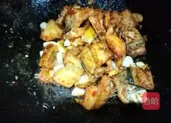 Illustration of how to make garlic-flavored dried eels 8