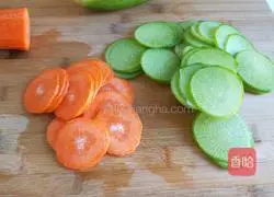 Xinwen Gourmet Flowers Blossom Wealth and Prosperity Steamed Green Carrot Recipe Illustration 5