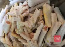 Illustration of how to make spicy and sour chicken feet 2