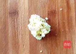 Illustration of how to make appetizing wild rice noodles 11