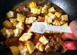 Illustration of how to make corn-roasted pork ribs 15