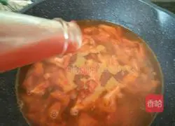Illustration of how to make tomato fish soup 11