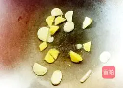 Illustration of how to make chicken with sour bamboo shoots in clear soup 6