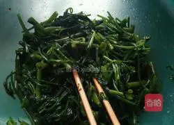 Illustration of how to make mixed water spinach 7