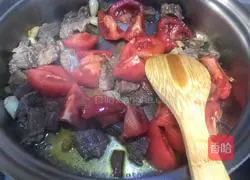 Illustration of how to stew beef brisket with tomatoes and potatoes 6