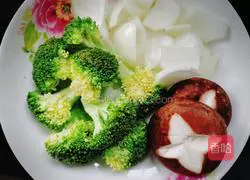 Illustration of how to make black pepper chicken leg rice 2