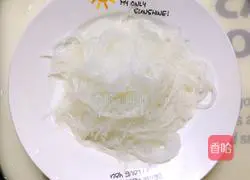 Illustration of how ants climb a tree 1