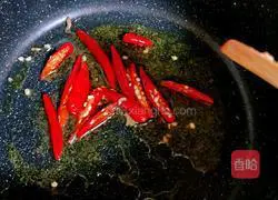 Illustration of how to make fried shredded pork with beans 15