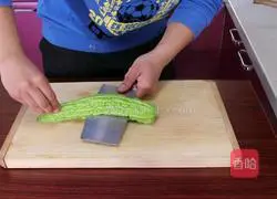 Bitter Melon Scrambled Egg Recipe Illustration 1