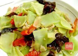 Illustration of how to make fried lettuce slices with meat 8