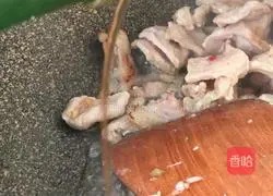 Illustration of how to make fried seaweed head with sliced meat 5