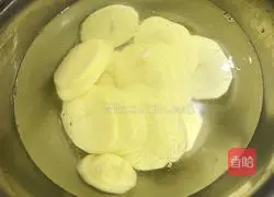 Illustration of how to make steamed potatoes with chopped pepper 3