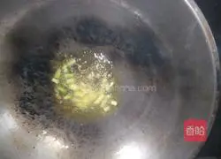 Illustration of how to make tomato, cucumber and egg noodles 3