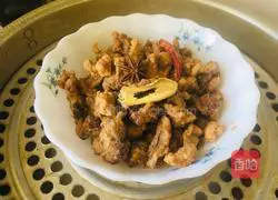 Illustration of how to make a bowl of steamed crispy pork 2