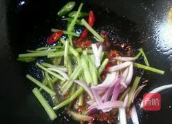 Illustration of how to make spicy shrimp 4