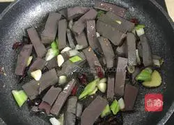 Illustration 7 of how to make spicy stir-fried sheep blood