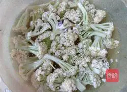 Illustration of how to make cauliflower fried meat 1