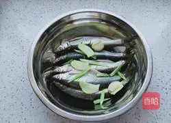 Illustration of how to make fried green lingzi fish 4