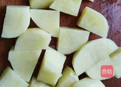 Illustration of how to make diced eggplant and mashed potatoes with diced meat 1