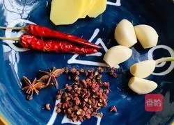 Illustration of how to make spicy braised chicken wings 4