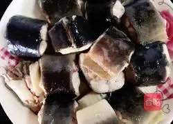 Recipe for Braised Eel with Candied Dates, Wolfberry and Longan 4