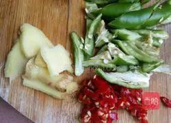 Illustration of how to make spicy chicken wings 1