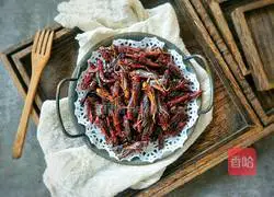 Illustration of how to make high-protein crispy fried grasshoppers 8