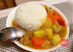 Illustration of how to make curry chicken rice 9