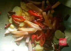 Illustration of how to make Qianjiang chicken offal 9