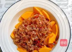 Illustration of how to steam minced meat and pumpkin 5