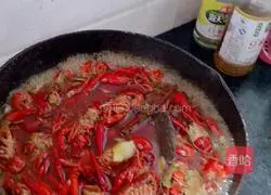 Illustration of how to make spicy crayfish 5