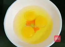 Illustration of how to make tomato and egg bento 2