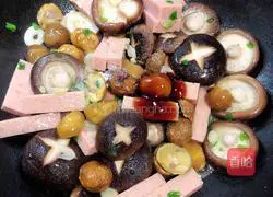 Illustration of how to make mushroom, chestnut and ham meat 10