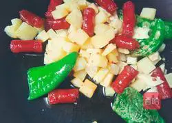 Illustration of how to make sausage with diced potatoes 8