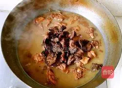 Illustration of how to make pine mushroom stewed chicken 8