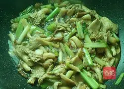 Illustration of how to make fried pork slices with oyster mushrooms 9