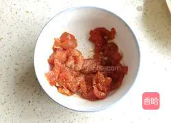 Illustration of how to make shrimp and mushroom egg rolls 2