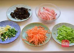 Illustration of how to make fish-flavored shredded pork 1