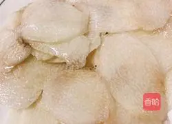 Illustration of how to make yam slices and fungus stewed 1