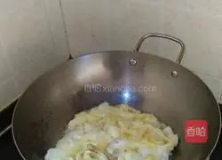 Saute garlic moss Illustration of how to make eggs 3