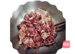 Illustration of how to make scallion and pork dumplings 4