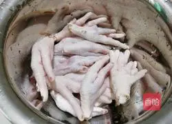 Illustration of how to make chicken feet with aged vinegar 1