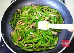 Green beans Illustration of how to make fried shredded pork 18