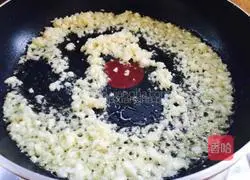 Illustration of how to make steamed shrimp with garlic vermicelli 5