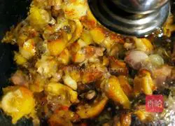 Red Illustration of how to make baked onion chicken in casserole 6