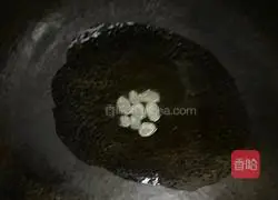 Illustration of how to cook sea cucumbers with green onions 2