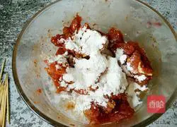 Illustration of how to make spicy toothpick meat 4